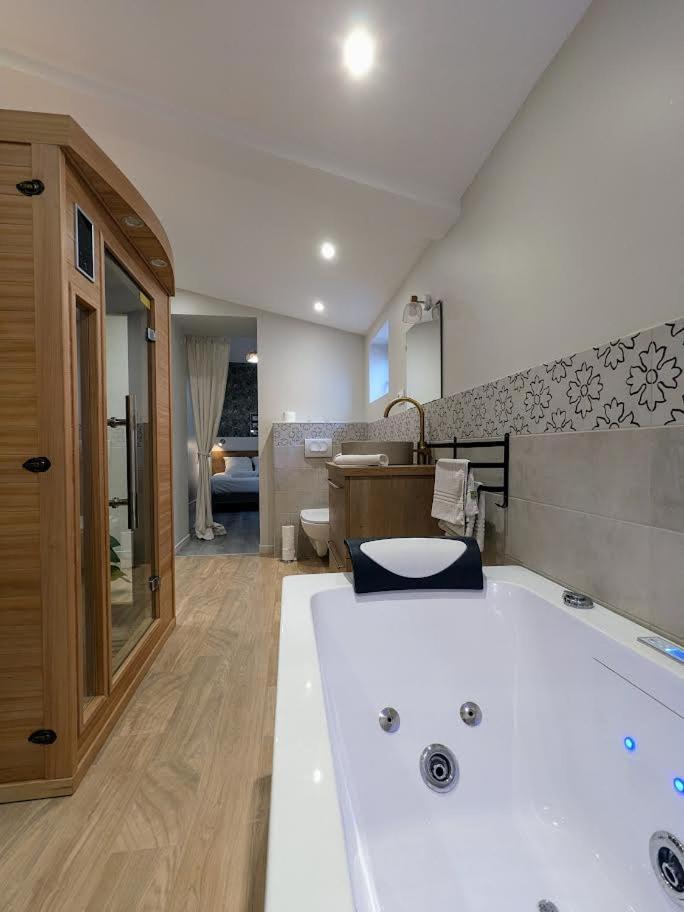 Le Boheme, Sauna & Spa Riorges 외부 사진