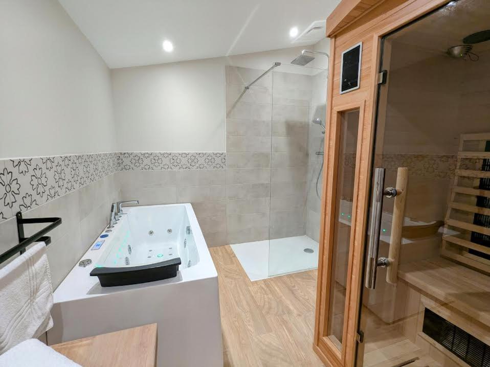 Le Boheme, Sauna & Spa Riorges 외부 사진